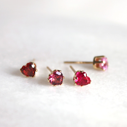 赤いハートとクローバーのデザインピアス RainbowGirl（アクセサリー） ピアス クローバー 四つ葉 赤 黒