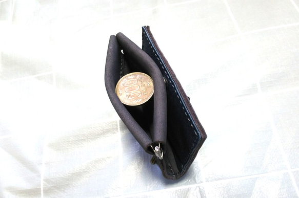 【送料無料】コンパクトなバネ口二つ折り財布 グレー 革 3枚目の画像