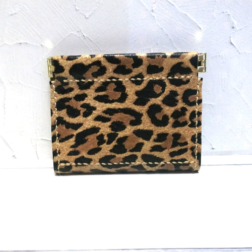 送料無料】コンパクトなバネ口二つ折り財布 ヒョウ柄 ブラウン