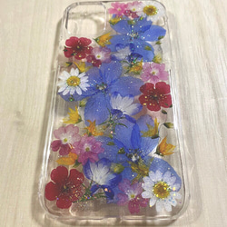 ✨カラフルなお花達✨押し花iPhone11、12ケース 1枚目の画像