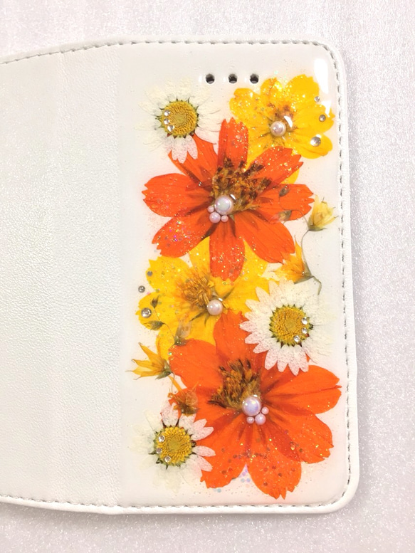 大人気❣️✨黄花コスモスとノースポール✨押し花 iphone14plus手帳型ケース 2枚目の画像