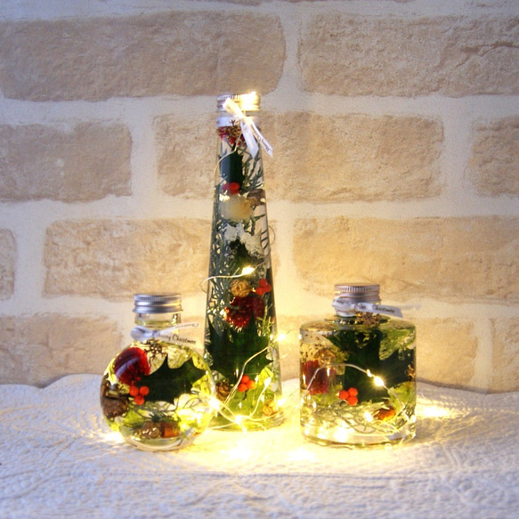 クリスマスハーバリウム　赤＆緑 ３個セット LED電飾付き 1枚目の画像