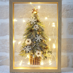 LED電飾付き 両面楽しめる宙に浮くクリスマスツリー　フレームアレンジ　 4枚目の画像