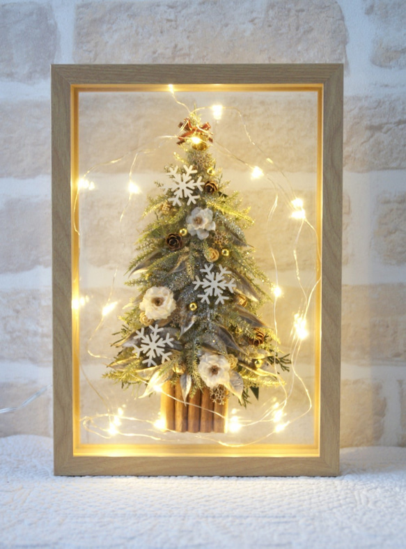 LED電飾付き 両面楽しめる宙に浮くクリスマスツリー　フレームアレンジ　 4枚目の画像