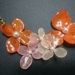 《1点物》大きな紫陽花のネックレス(オレンジ系) 1枚目の画像