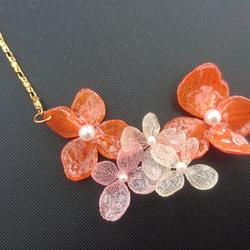 《1点物》大きな紫陽花のネックレス(オレンジ系) 2枚目の画像