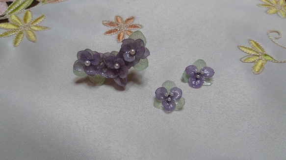 【お試し価格】《 2枚重ね 》紫陽花のイヤリング (ラベンダー & ミント)   ﾃﾞﾘｹｰﾄ ｼﾘｰｽﾞ 3枚目の画像