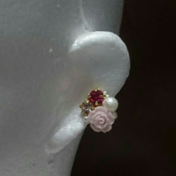 薔薇とビジューのイヤリング(ピンク系) 2枚目の画像