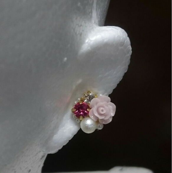 薔薇とビジューのイヤリング(ピンク系) 3枚目の画像