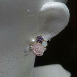 薔薇とビジューのイヤリング(ピンク & パープル系) 2枚目の画像
