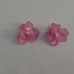 《 クロス重ね 》紫陽花のイヤリング or ピアス(カシスピンク)   ﾃﾞﾘｹｰﾄ ｼﾘｰｽﾞ 2枚目の画像