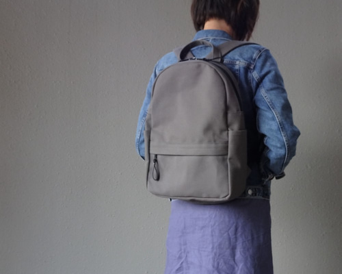 グレー シンプルリュック 0_e01e69d930db21750d4303cf90eb