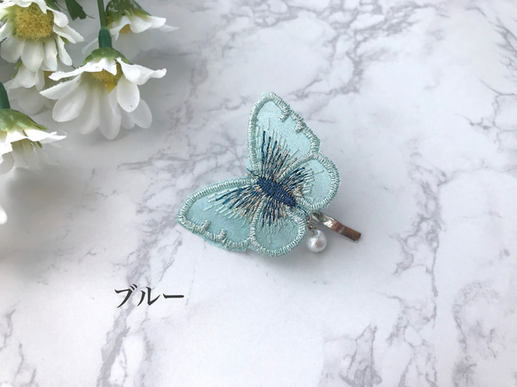 【再販】刺繍レースの蝶とパールのポニーフック/ヘアーカフ 2枚目の画像