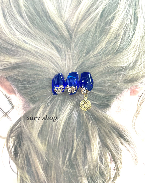 【3color】再販☆キラキラ大人の宝石カラー鉱石型ポニーフック/透かしフラワーチャーム付き/ヘアーカフ 1枚目の画像