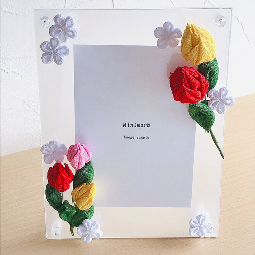 つまみ細工 チューリップとかすみ草のフォトフレーム半透明タイプ 縦