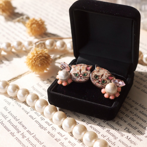 エキゾチックショートヘアとコットンパールのビジューピアス