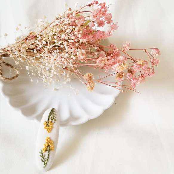 ❁春色新色2021❁﻿刺繍パッチンピン ミモザ 刺繍アクセサリー プレゼント 刺繍ミモザ 出産祝い 1枚目の画像