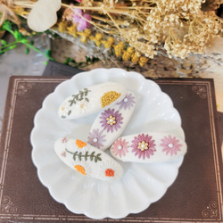 お花の刺繍パッチンピン 出産祝い 刺繍ヘアアクセサリー ベビーアクセサリー ベビーアイテム 1枚目の画像