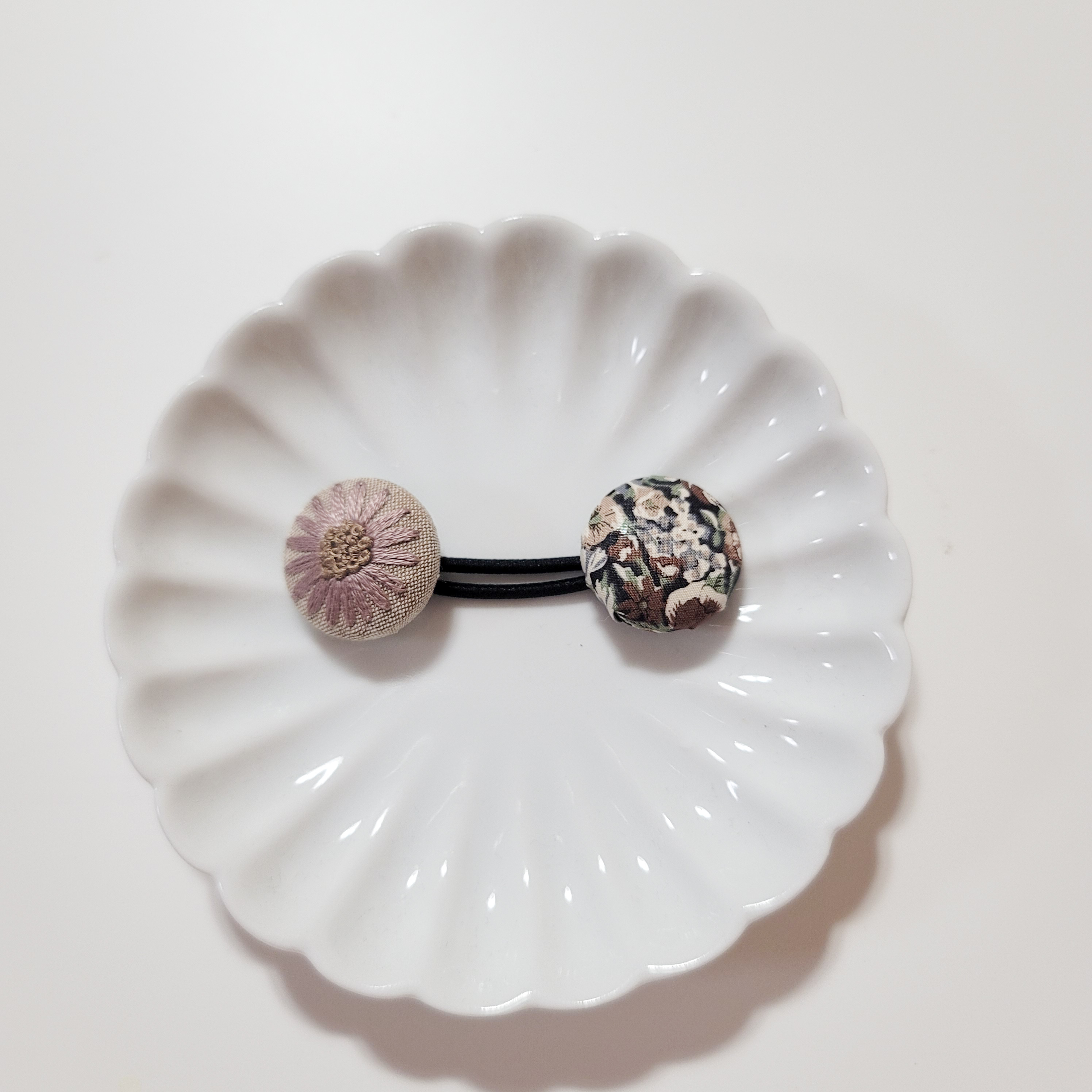 ハンドメイド リバティ　No.1600 刺繍 ヘアゴム