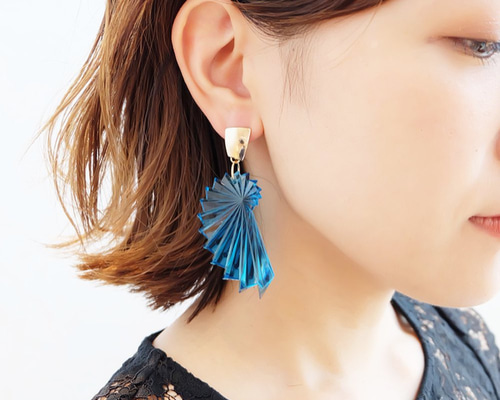 イヤリング・ノンホールピアス No.749 chimie vintage-749 】ドイツヴィンテージブルーフェザーイヤリング