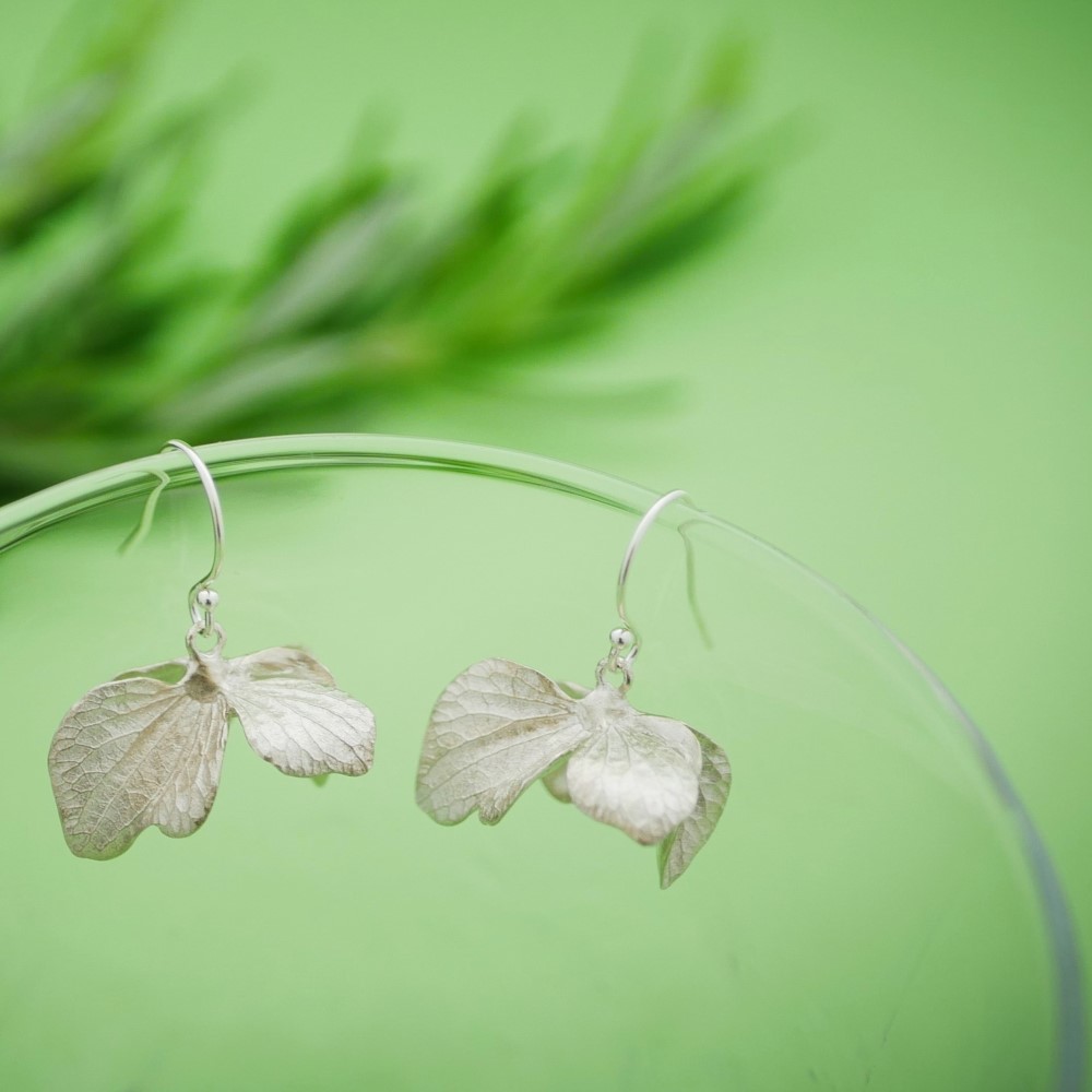 《送料無料》ピアス botanical motif（立体）sv925