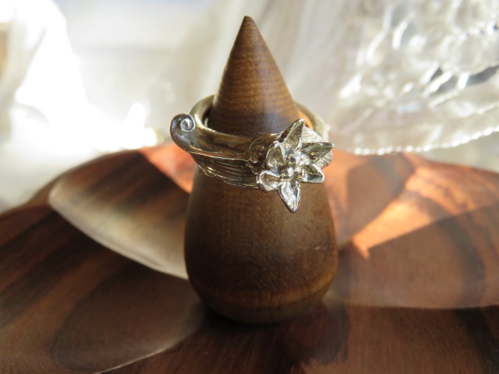 リリー＆木の葉▲▶　くるりリング　▲▶　silver シルバーLilｙ