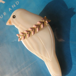 　白文鳥　　天然貝製♥ピンクの葉飾り♥　ブローチ＆ペンダント 3枚目の画像