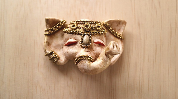 インドの象の像（の頭部）　ブローチ　帯留め　 3枚目の画像