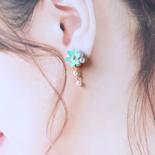 ミント色の花ひと粒ピアス／イヤリング、ミントグリーン ピアス