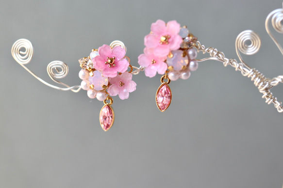 櫻花和閃閃發光的寶石耳環 第3張的照片