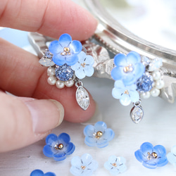Nemophila 和閃閃發光的珠寶耳環/耳環，花朵，藍色，禮物 第7張的照片