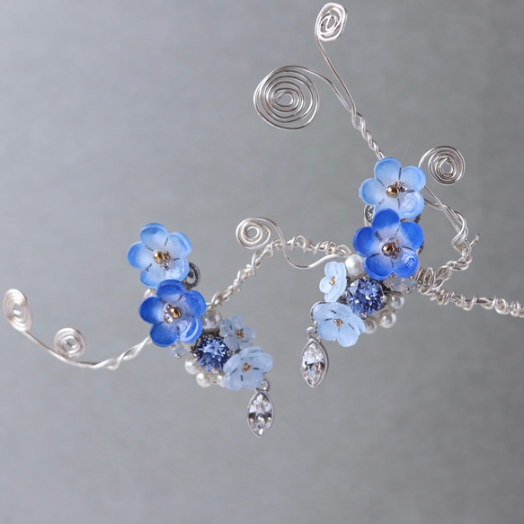 Nemophila 和閃閃發光的珠寶耳骨夾（雙耳），花朵，藍色，禮物 第3張的照片