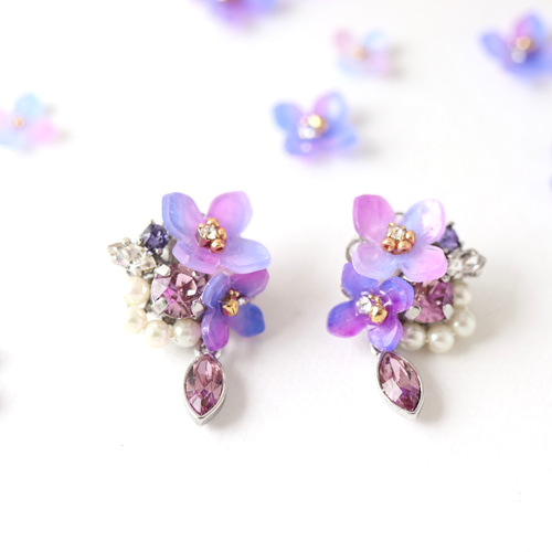 紫陽花ときらめくbijouのピアス／イヤリング 花、ギフト