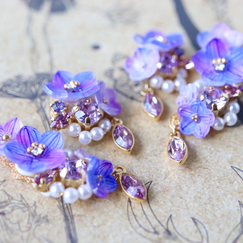 ハンドメイド お花とカラフルビジュー ♡ ピアス風 ビジュー