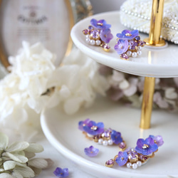 風鈴草和閃閃發光的寶石耳環/耳環（右耳）+ 耳夾（左耳） 花朵，紫色，禮物 第8張的照片