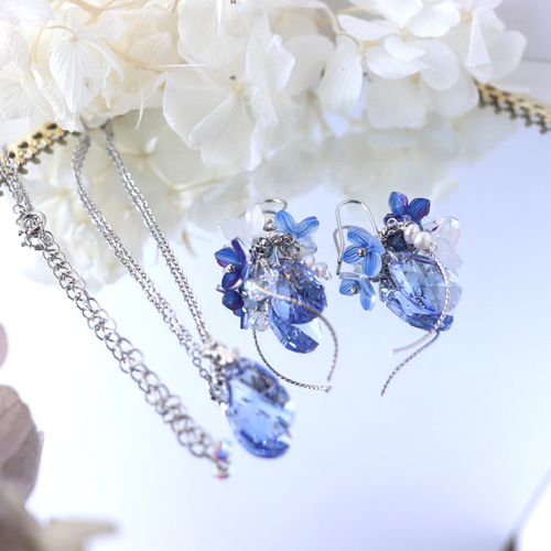 2way》青い涙*ピアス／イヤリング（貴和クリスタル、ブルー、青、花 