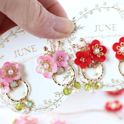 赤梅の花、華やかピアス／イヤリング、和装にもおすすめ