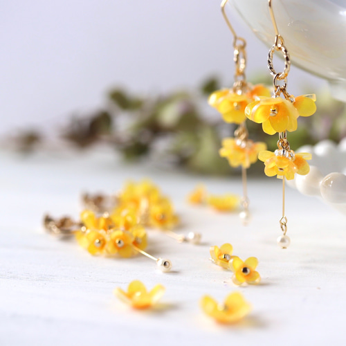 特集掲載》揺れる金木犀のピアス／イヤリング （キンモクセイ、ミモザ