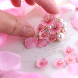 櫻花和棉質珍珠胸針 第4張的照片