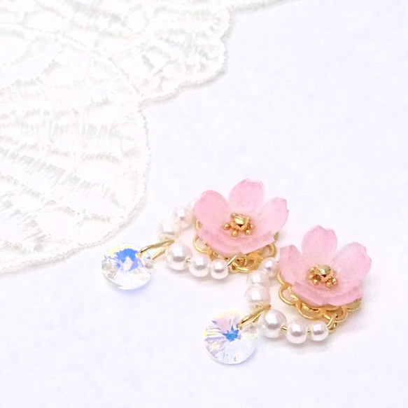 櫻花，搖曳的珠寶和珍珠耳環和耳環 第1張的照片