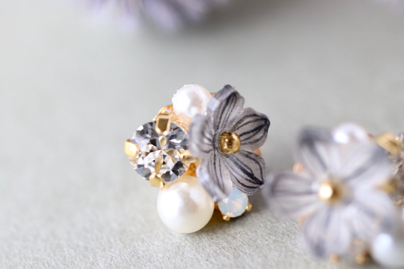 グレースモーキー色の花とbijouのピアス／イヤリング 3枚目の画像