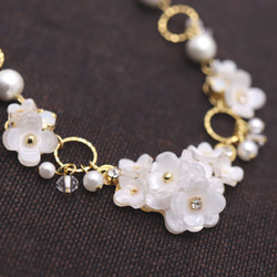 婚禮，華麗的白花和棉珍珠項鍊 第2張的照片