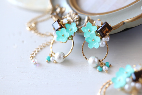 チョコミント＊ミント色の花、きらめくbijouのピアス／イヤリング