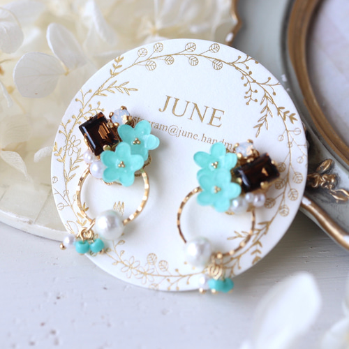 チョコミント＊ミント色の花、きらめくbijouのピアス／イヤリング