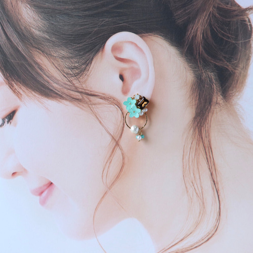 チョコミント＊ミント色の花、きらめくbijouのピアス／イヤリング