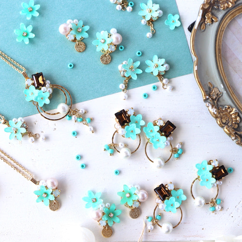 ミントチョコ＊ミント色の花、きらめくbijouのネックレス ネックレス