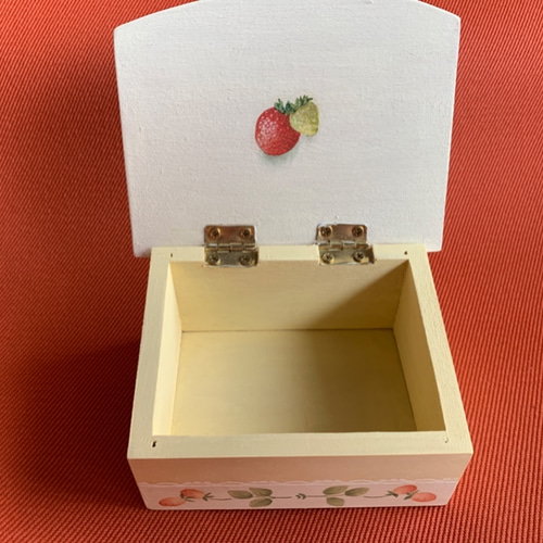 トールペイント＊蓋付きミニボックス（いちご） その他ケース
