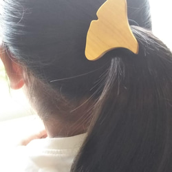 ハゼの木で作った！イチョウの木の葉っぱのヘアゴム 1枚目の画像