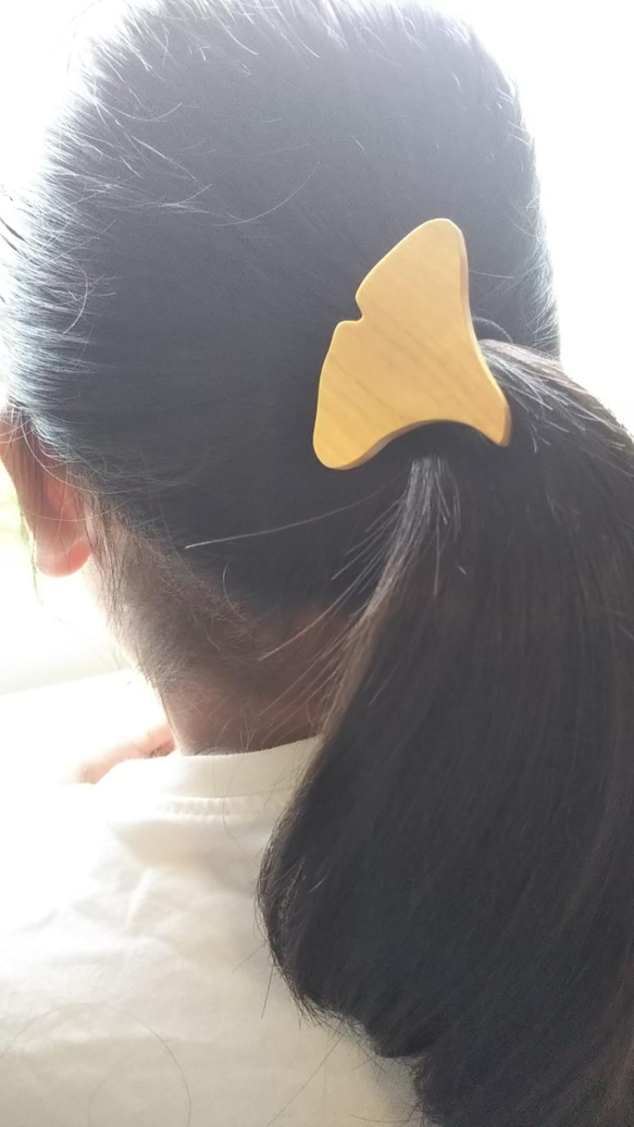 ハゼの木で作った！イチョウの木の葉っぱのヘアゴム 1枚目の画像