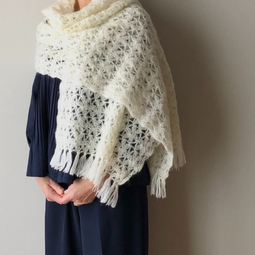 受注製作】モヘアのふんわり軽～い大判ショール【ホワイト花編み  